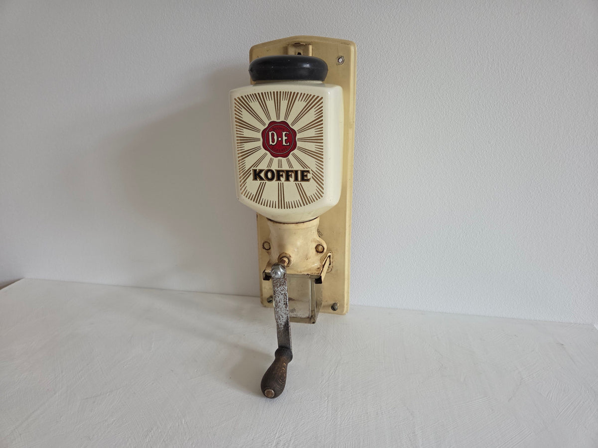 vintage keukenantiek koffiemolen metaal