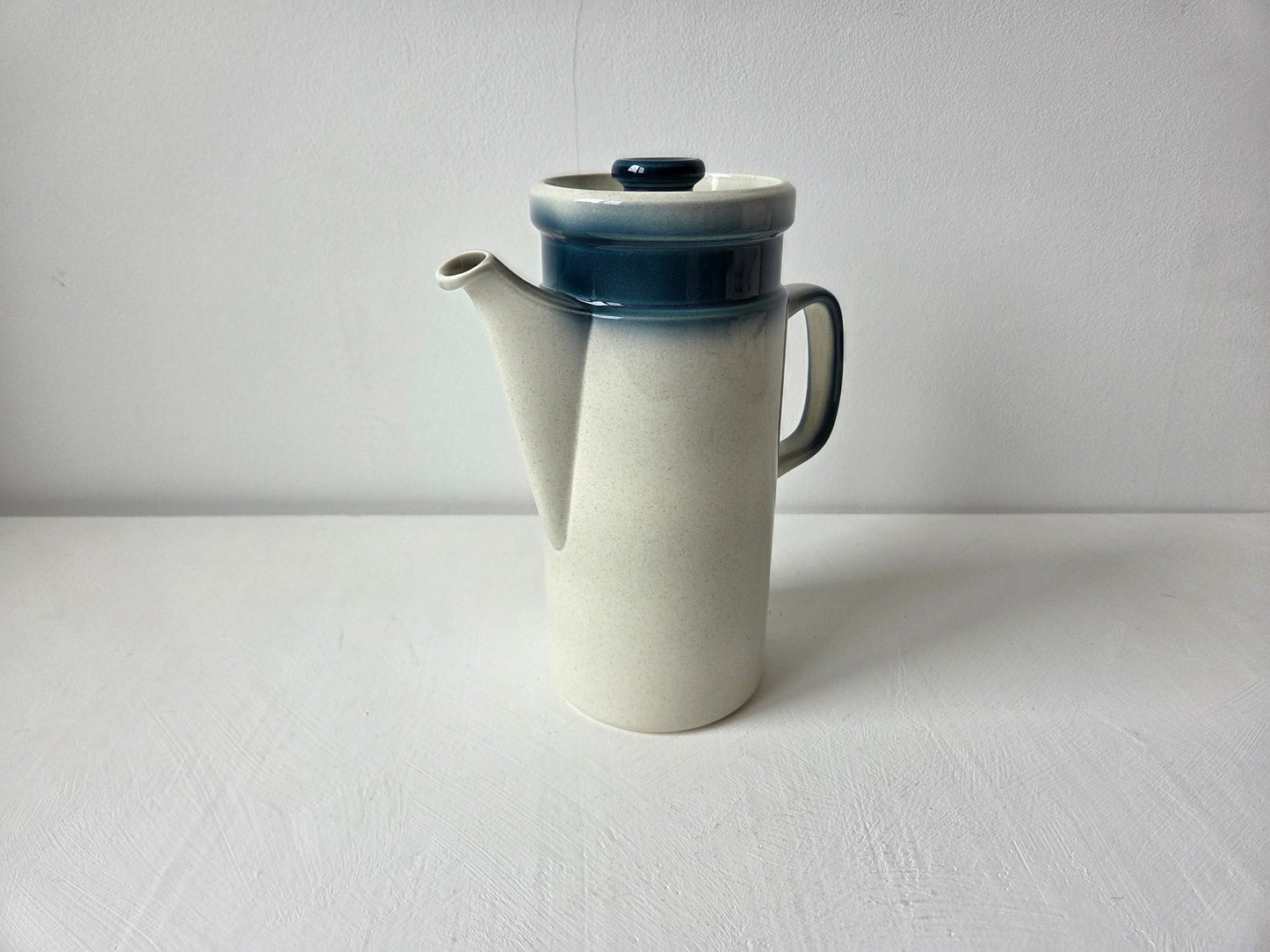 vintage koffiepot Wedgwood Blue Pacific Engeland keramiek