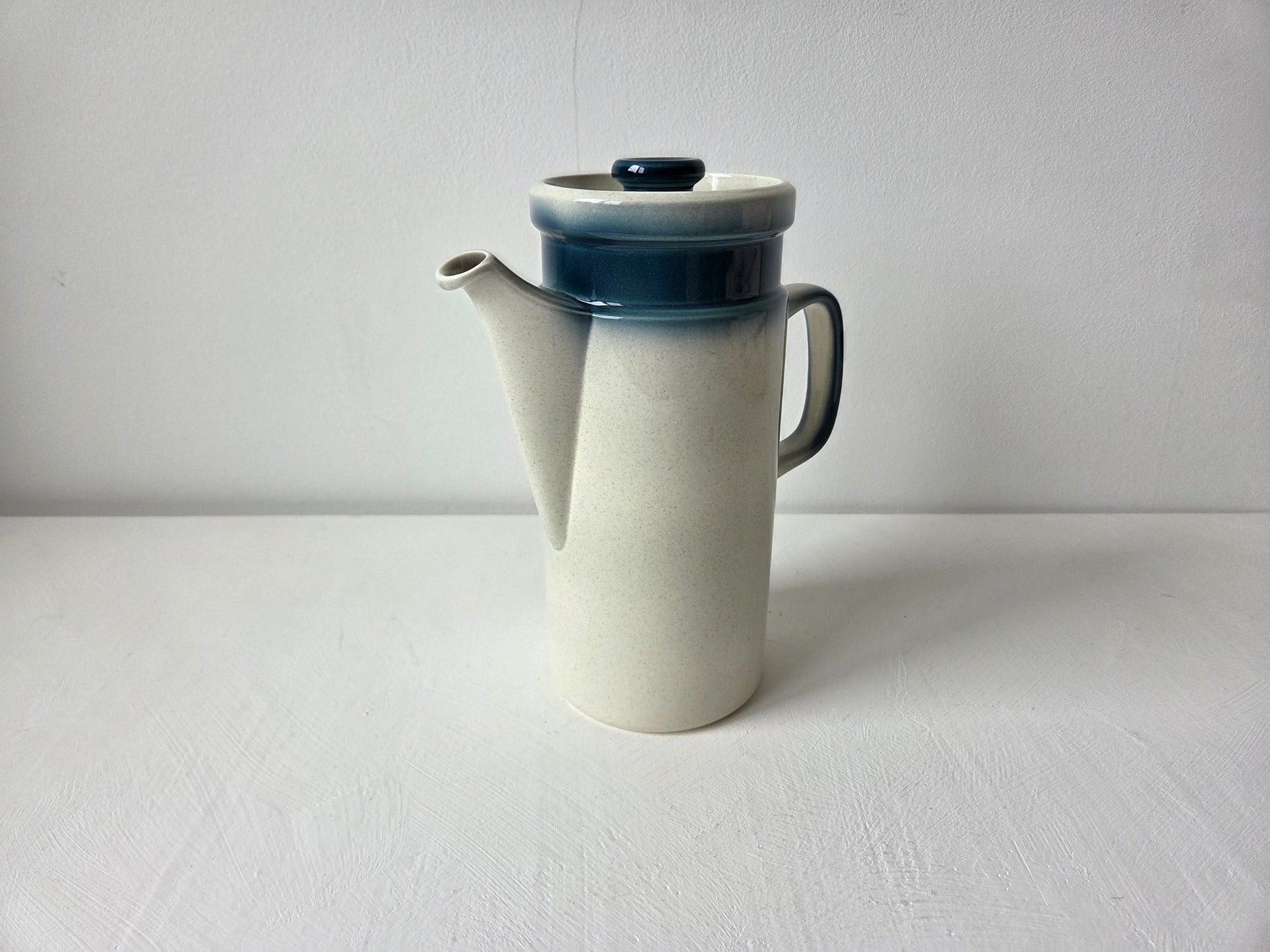 vintage koffiepot Wedgwood Blue Pacific Engeland keramiek