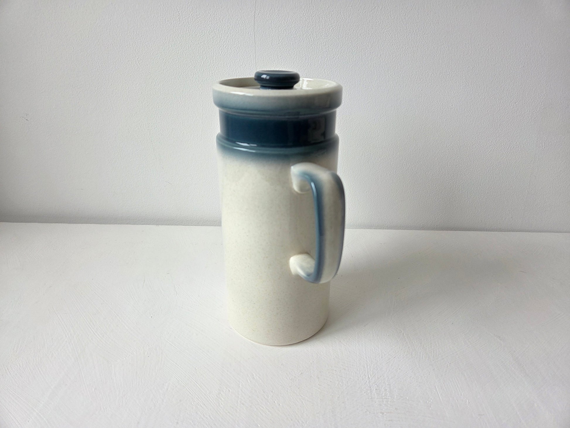 Wedgwood Blue Pacific keramieken pot blauwe schouderband
