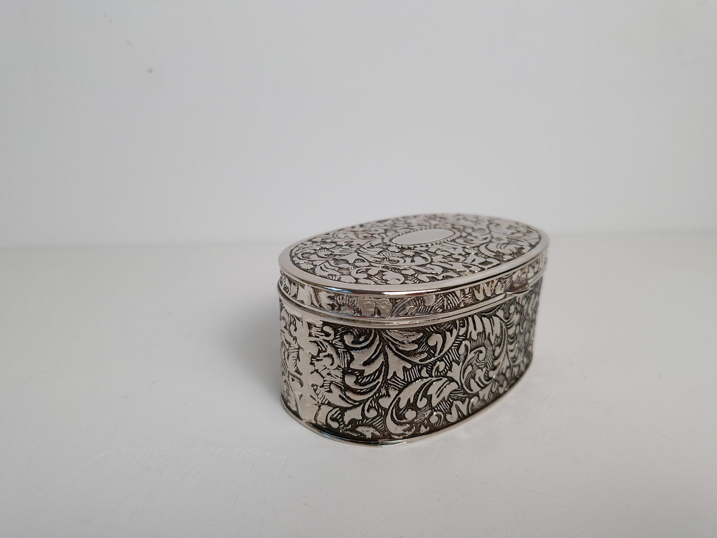 Vintage sieradendoos van metaal