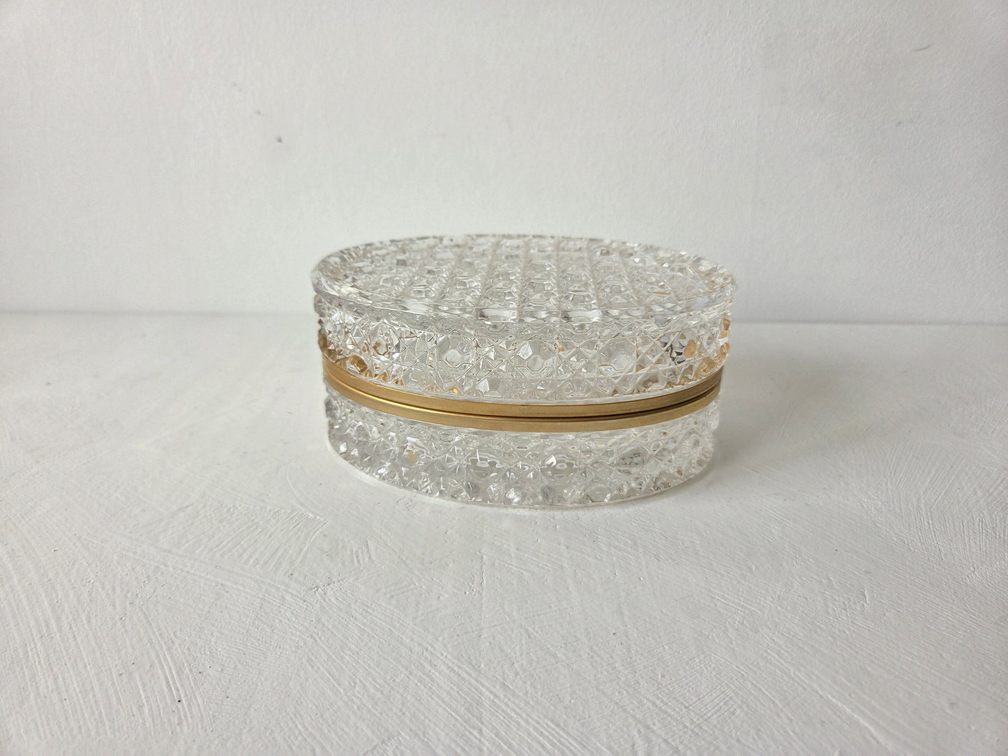 ovaal kristallen doosje met sluitrand